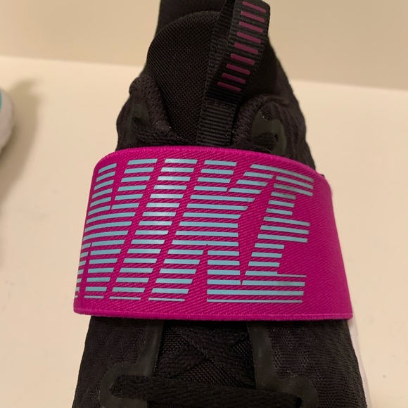 Nike ladies athletic tennis shoes - Picture 6 of 9